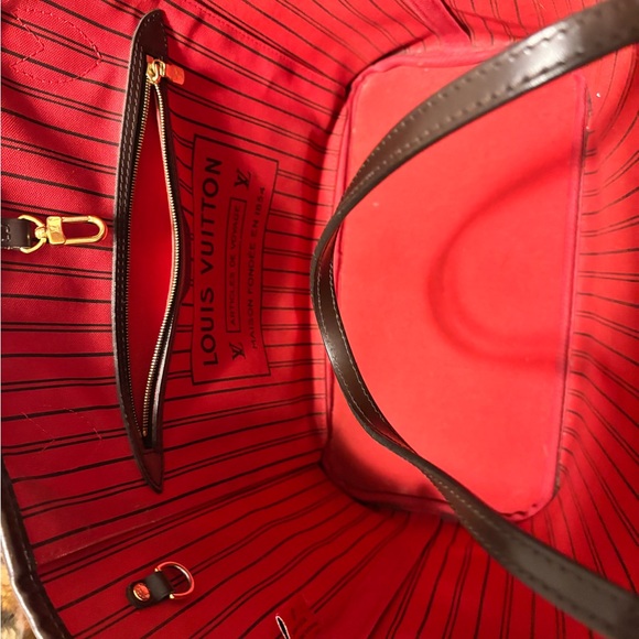 Louis Vuitton Neverfull MM - Picture 7 of 16